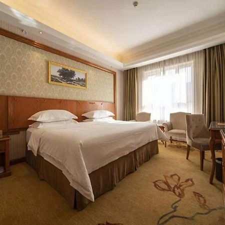 Vienna Hotel Xinjiang Yining Shanghai City Екстер'єр фото